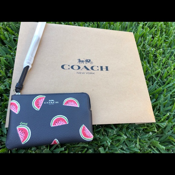 🍉New Coach Watermelon Print Corner Zip Wristlet🍉 - Picture 4 of 15